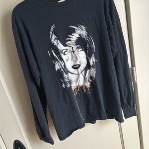 Gildan Black and White TAYLOR SWIFT Graphic Long Sleeve Tee